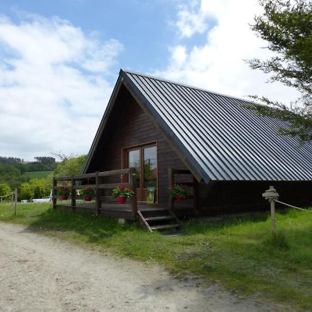 Chalet Familial Pres De Vichy, Terrasse, Animaux Acceptes - Fr-1-489-274 Le Vernet  Exterior photo